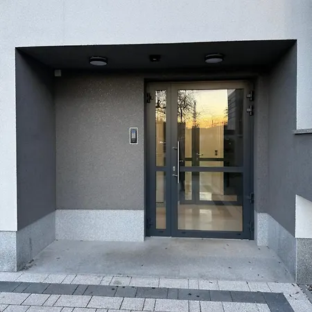 Urban Modern 5 Apartment *