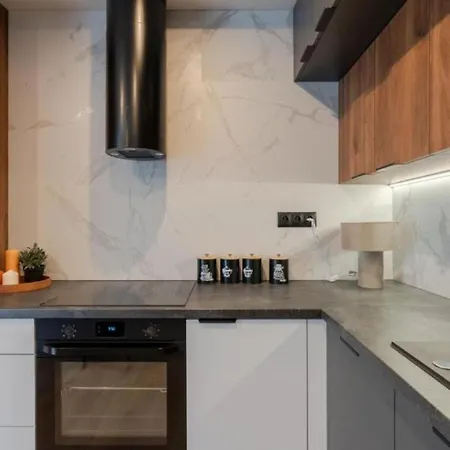 Urban Modern 5 Apartment